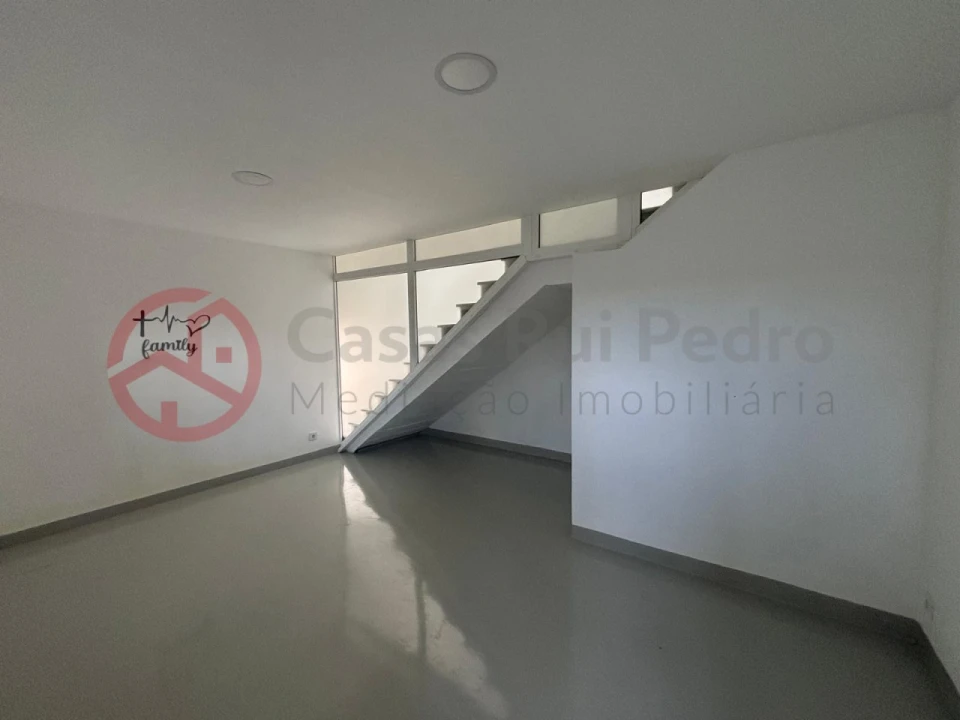 Armazém para Arrendamento em Corroios Foto 16