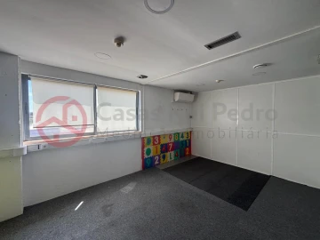Armazém para Arrendamento em Corroios