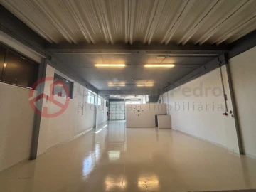 Armazém para Arrendamento em Corroios