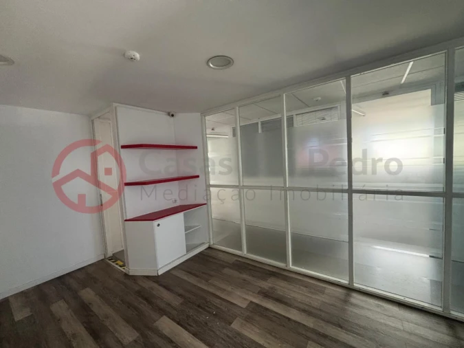 Armazém para Arrendamento em Corroios Foto 11