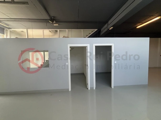 Armazém para Arrendamento em Corroios Foto 12