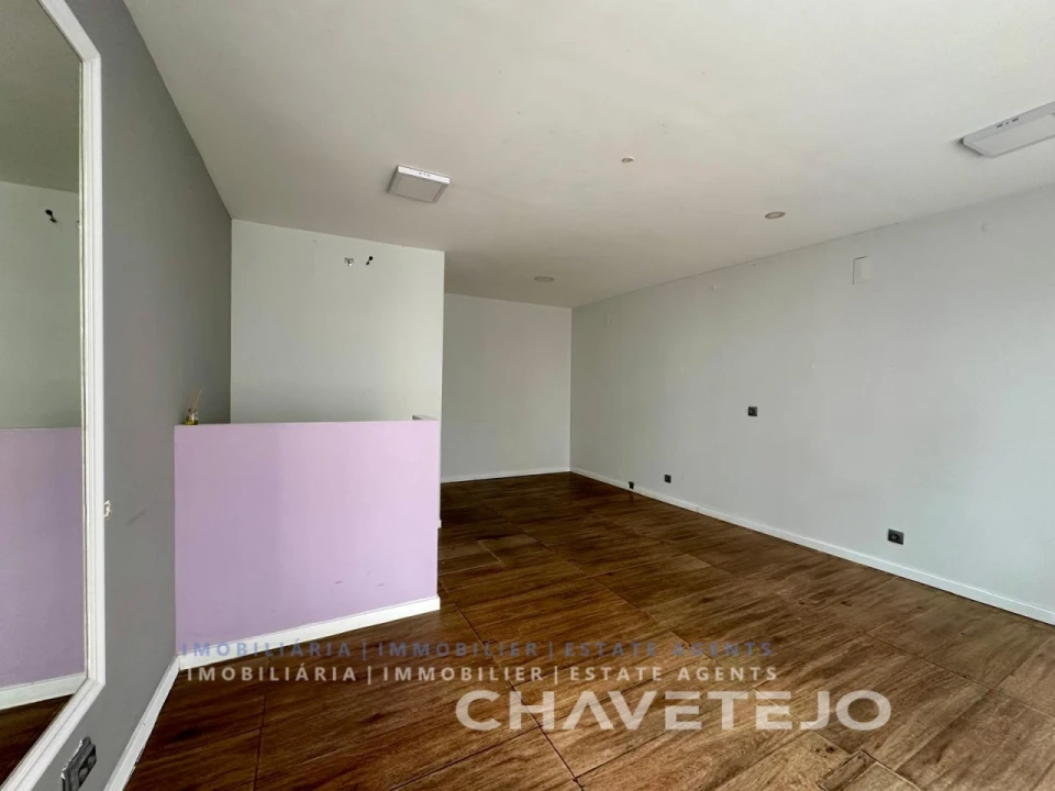 Loja para Arrendamento em São João Baptista e Santa Maria dos Olivais Foto 4