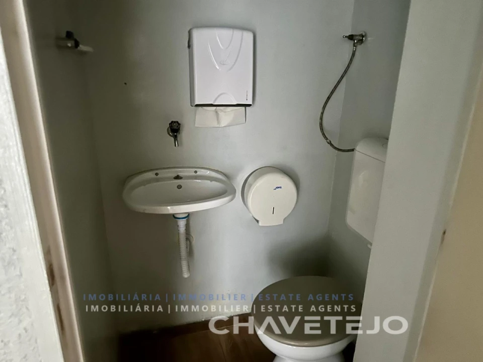 Loja para Arrendamento em São João Baptista e Santa Maria dos Olivais Foto 8