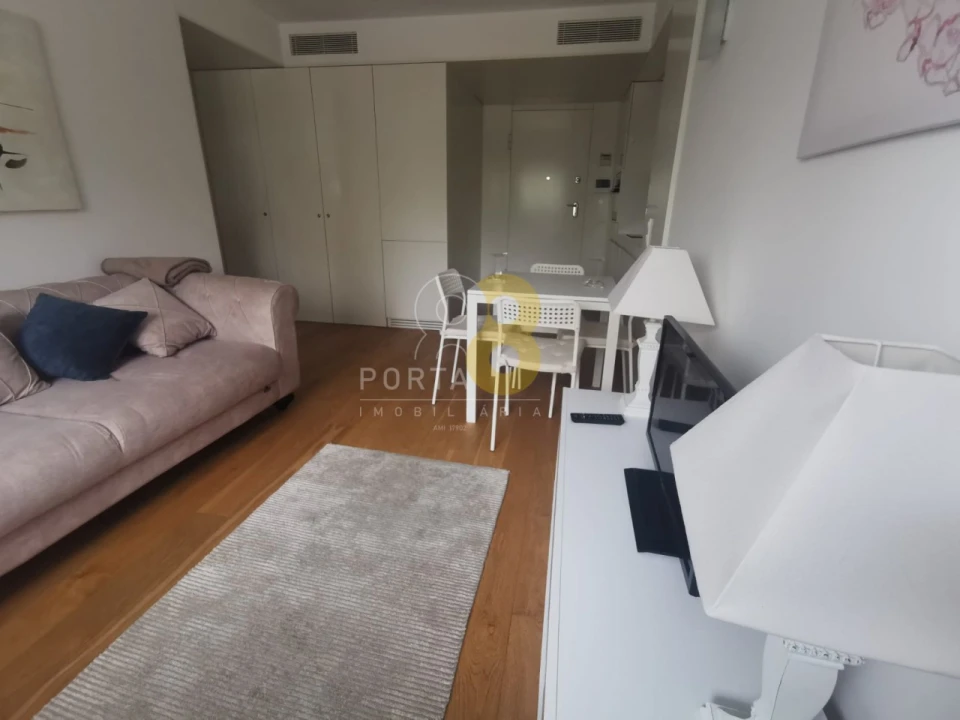 Apartamento T1 para Arrendamento em Aldoar, Foz do Douro e Nevogilde Foto 1