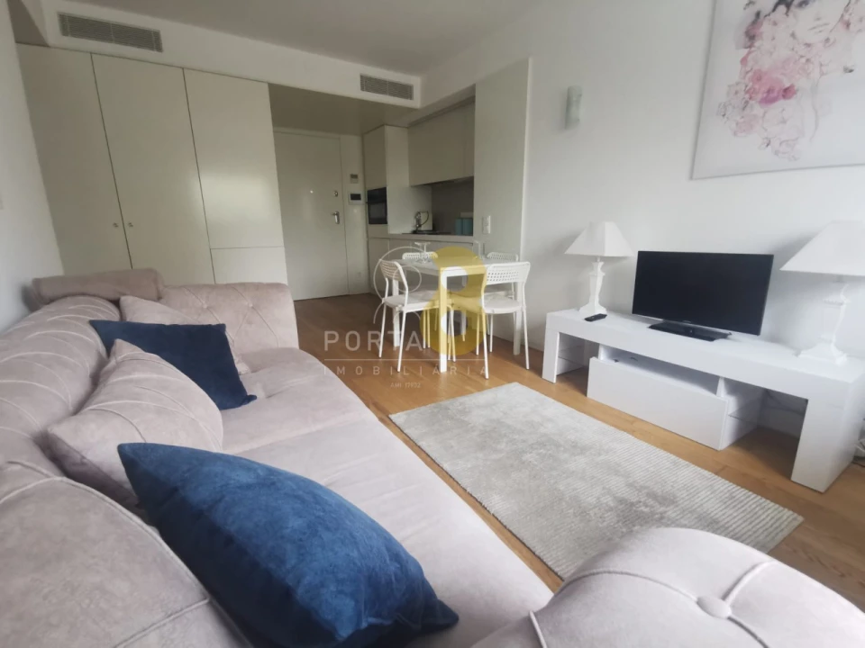 Apartamento T1 para Arrendamento em Aldoar, Foz do Douro e Nevogilde Foto 2