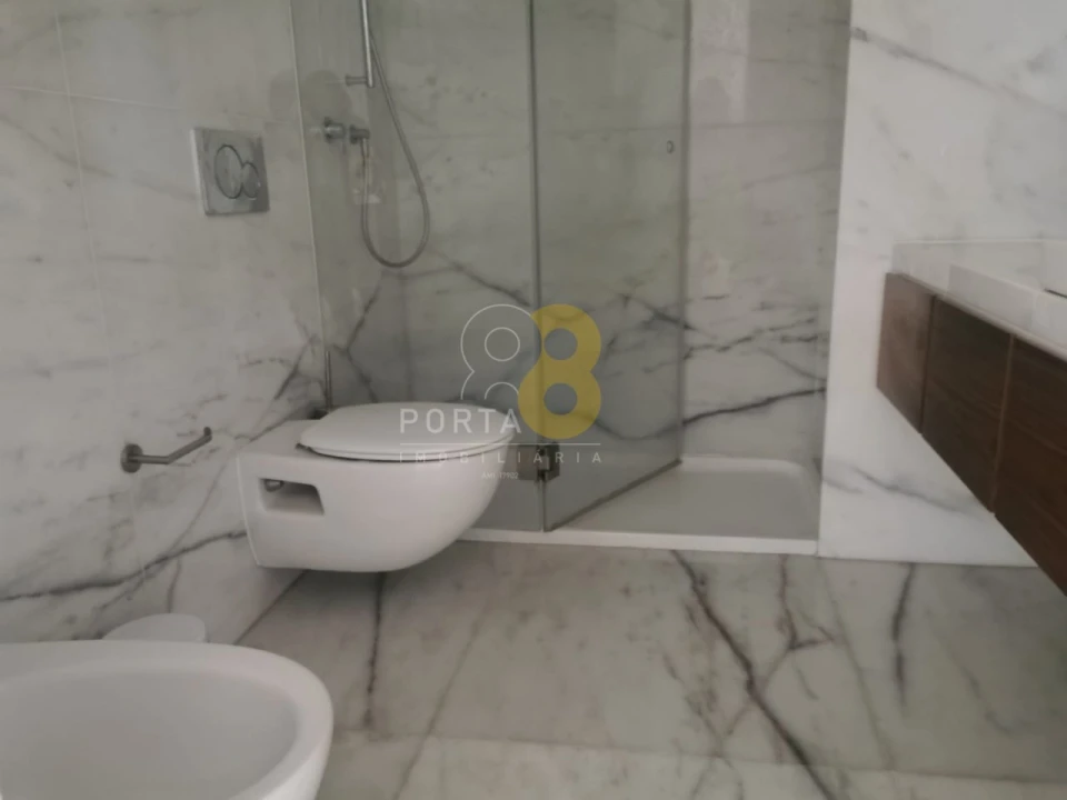 Apartamento T1 para Arrendamento em Aldoar, Foz do Douro e Nevogilde Foto 13
