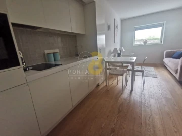 Apartamento T1 para Arrendamento em Aldoar, Foz do Douro e Nevogilde