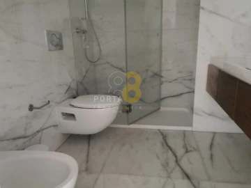 Apartamento T1 para Arrendamento em Aldoar, Foz do Douro e Nevogilde