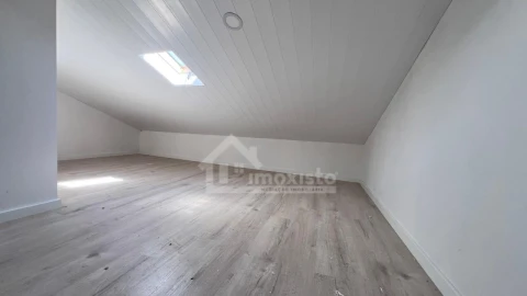 Moradia T3 para Venda em Castanheira de Pêra e Coentral