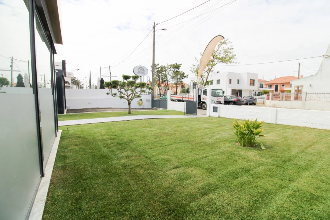 Loja para Cedência de Quotas em Charneca de Caparica e Sobreda Foto 15