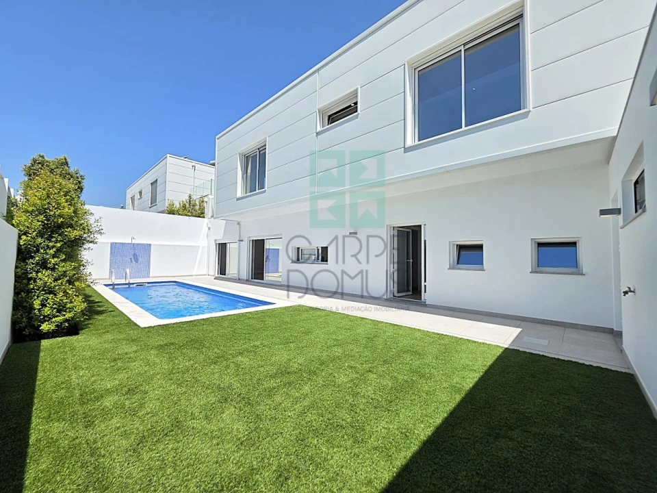 Moradia T4 para Venda em Tavira (Santa Maria e Santiago) Foto 1