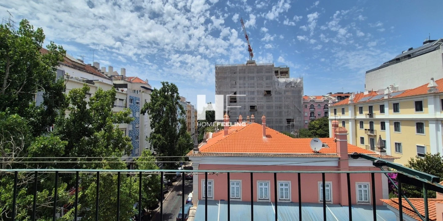 Apartamento T5 para Venda em Avenidas Novas Foto 3