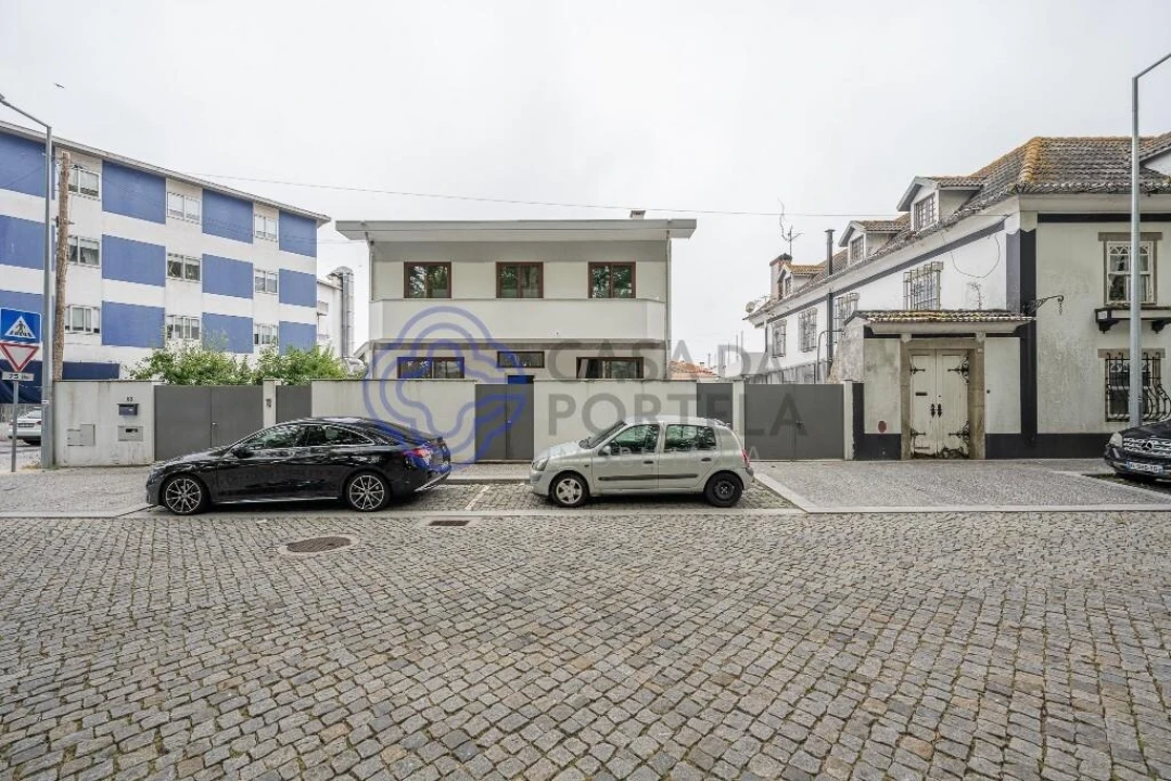 Prédio para Venda em Moreira Foto 1
