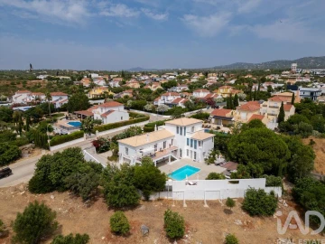 Moradia T4 para Venda em Quelfes
