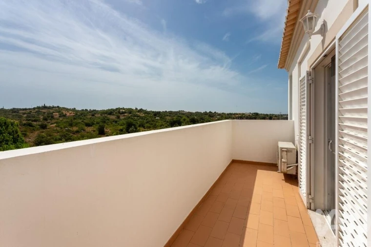 Moradia T4 para Venda em Quelfes Foto 18