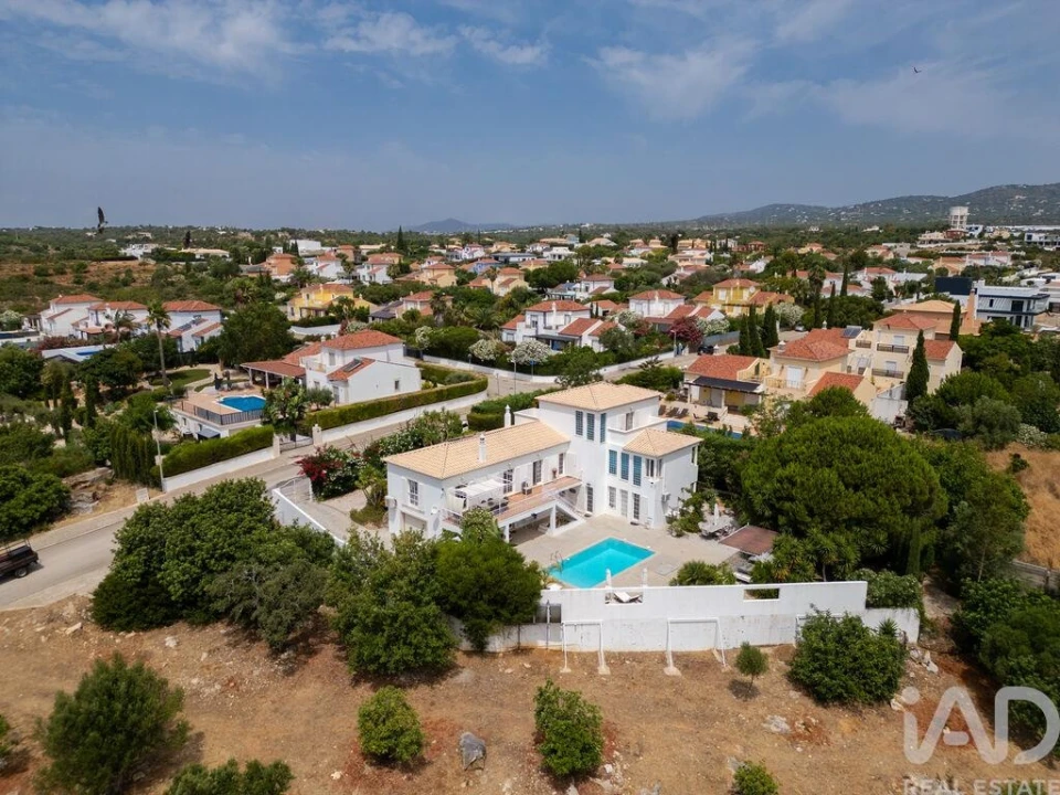 Moradia T4 para Venda em Quelfes Foto 4