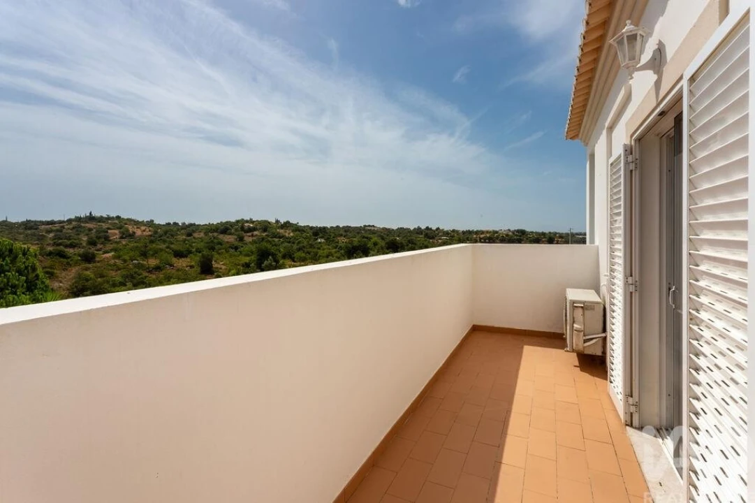 Moradia T4 para Venda em Quelfes Foto 18