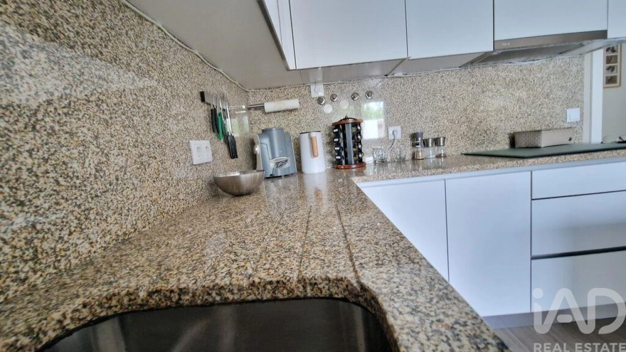 Moradia T4 para Venda em Cela Foto 9