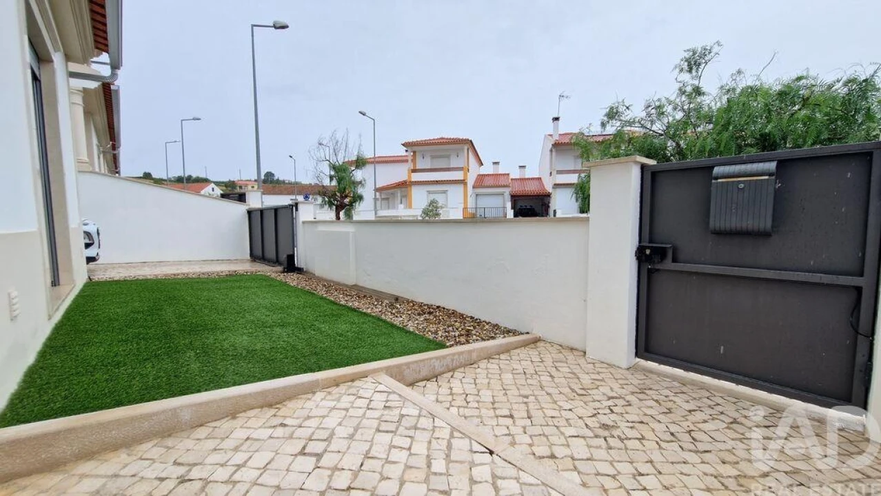 Moradia T4 para Venda em Cela Foto 35