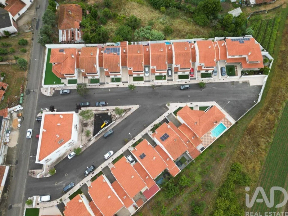 Moradia T4 para Venda em Cela Foto 39