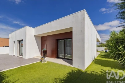 Moradia T4 para Venda em Azeitão (São Lourenço e São Simão)