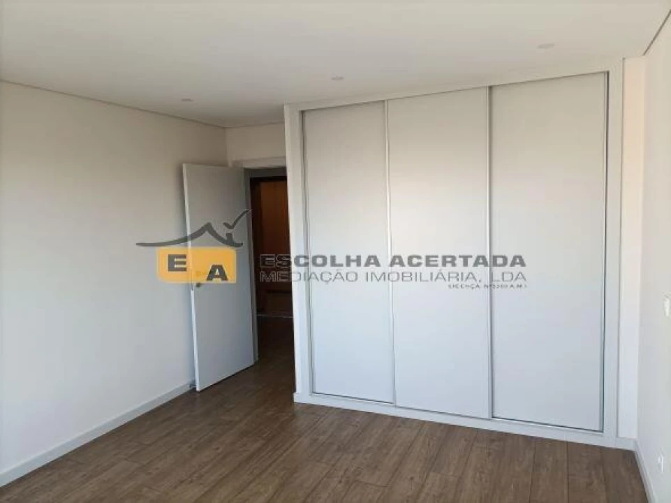 Apartamento T3 para Venda em Cedofeita, Santo Ildefonso, Sé, Miragaia, São Nicolau e Vitória Foto 3