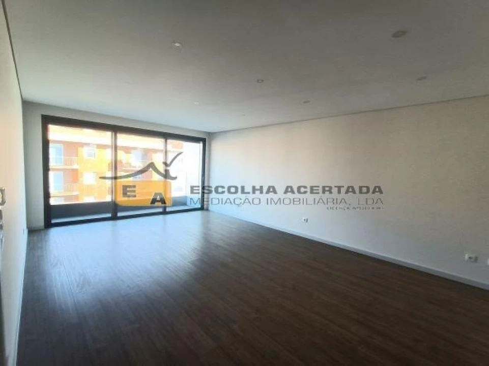 Apartamento T3 para Venda em Cedofeita, Santo Ildefonso, Sé, Miragaia, São Nicolau e Vitória Foto 4