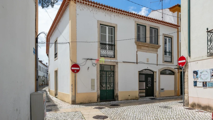 Moradia T4 para Venda em Serra e Junceira