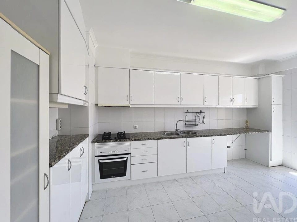 Apartamento T2 para Arrendamento em Mafra Foto 8