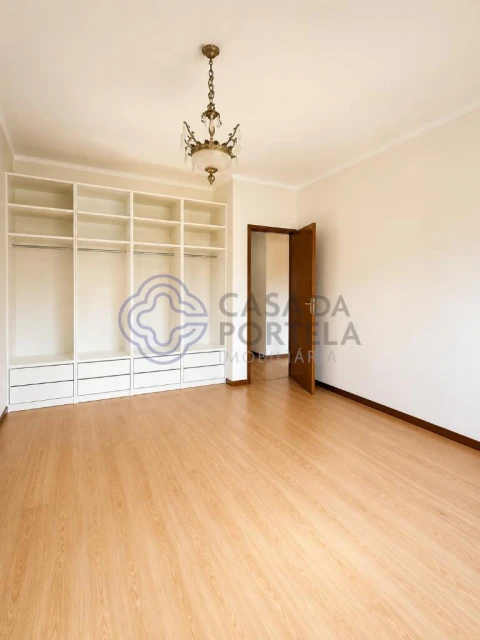 Moradia T5 para Venda em Oiã