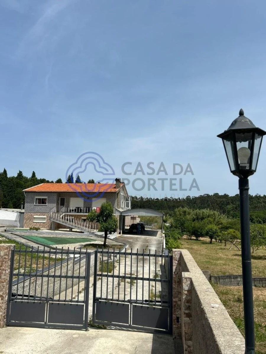 Moradia T5 para Venda em Oiã Foto 3