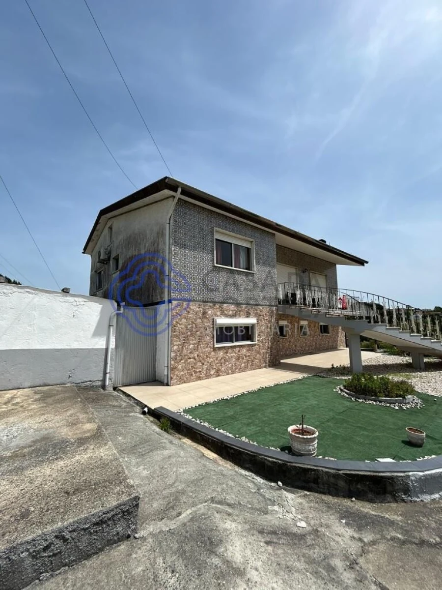 Moradia T5 para Venda em Oiã Foto 4