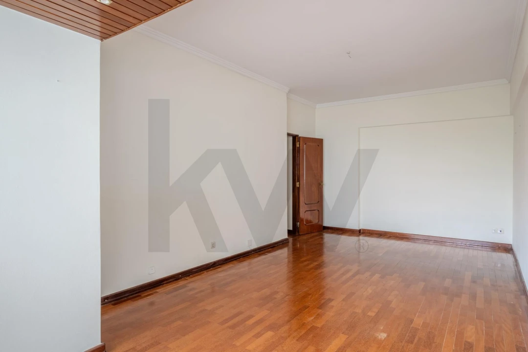 Apartamento T2 para Arrendamento em Areeiro Foto 31