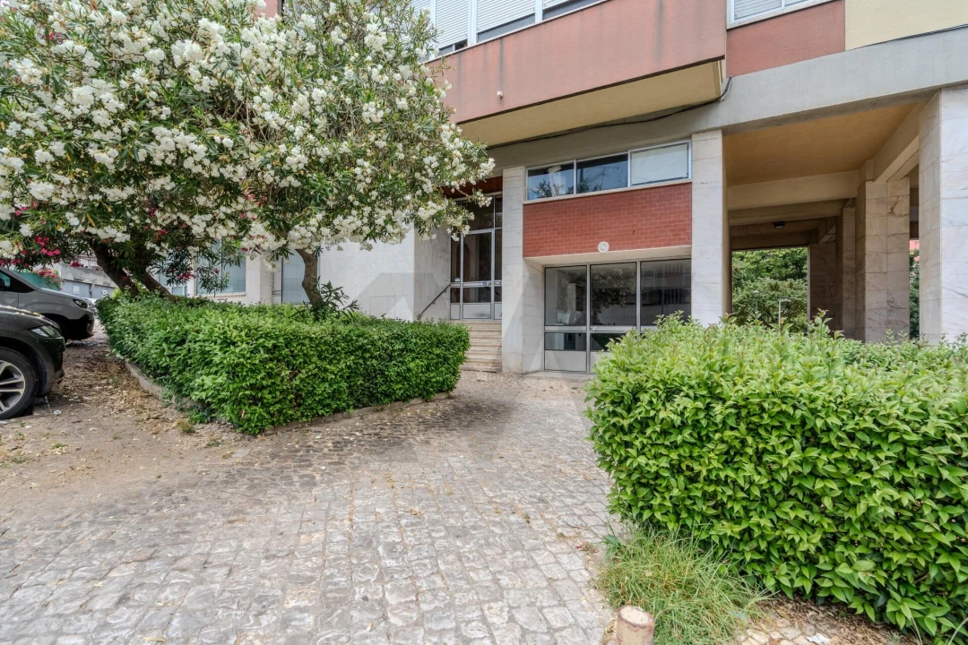 Apartamento T2 para Arrendamento em Areeiro Foto 2
