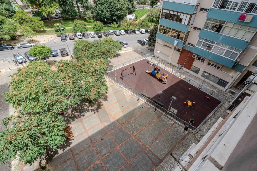 Apartamento T2 para Arrendamento em Areeiro Foto 24