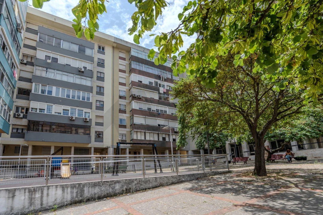 Apartamento T2 para Arrendamento em Areeiro Foto 36