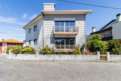 Moradia T6 para Venda em Pedroso e Seixezelo