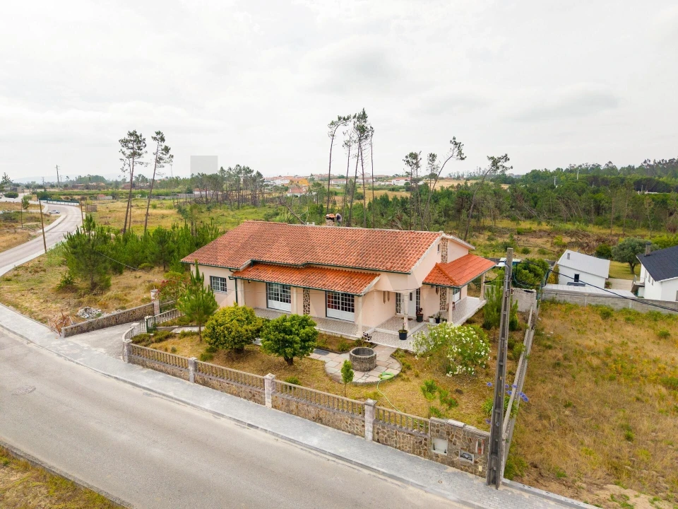 Moradia T4 para Venda em Maceira Foto 1