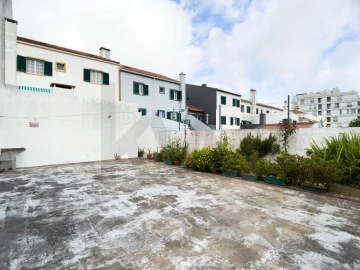 Moradia T5 para Venda em Fajã de Baixo