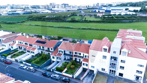 Moradia T5 para Venda em Fajã de Baixo
