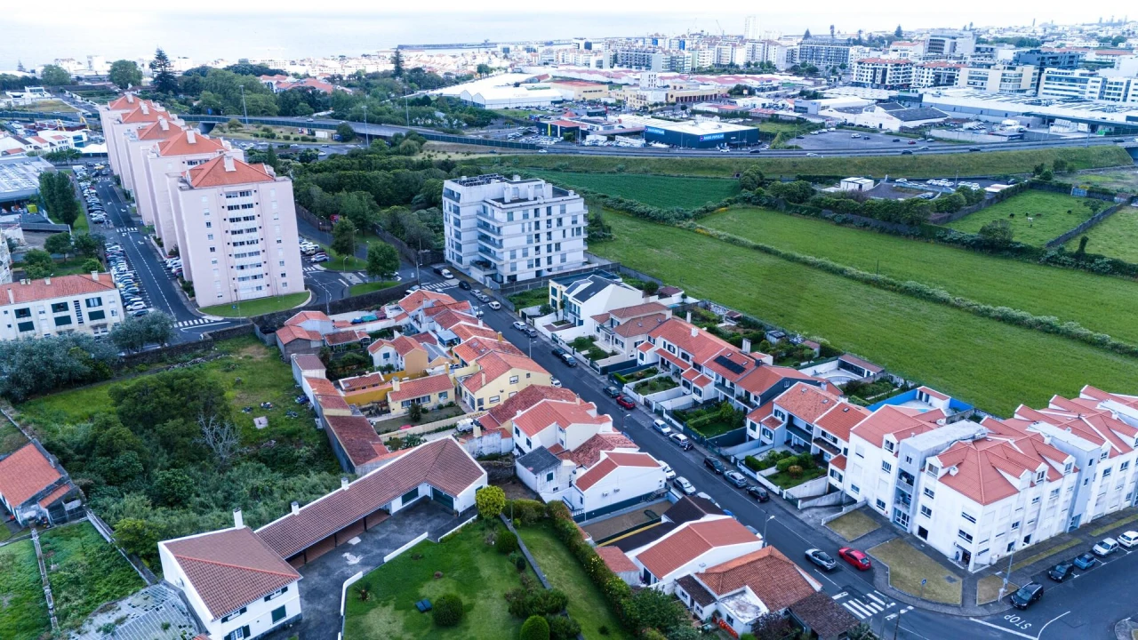 Moradia T5 para Venda em Fajã de Baixo Foto 4