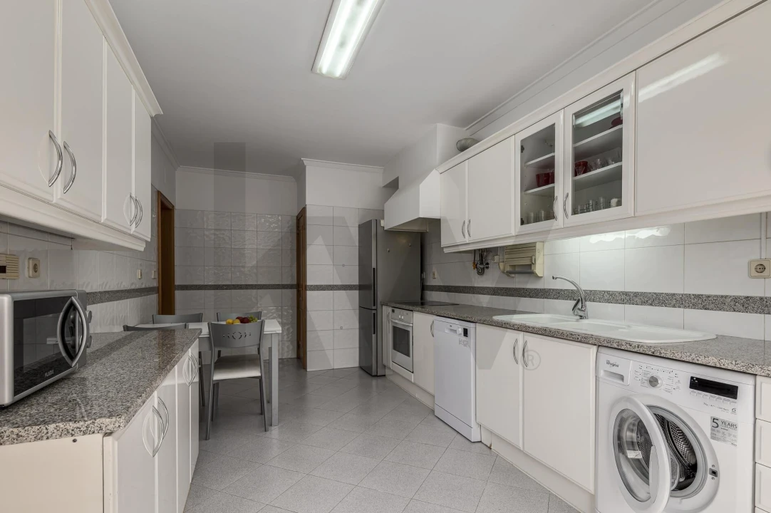 Apartamento T2 para Arrendamento em Lumiar Foto 10
