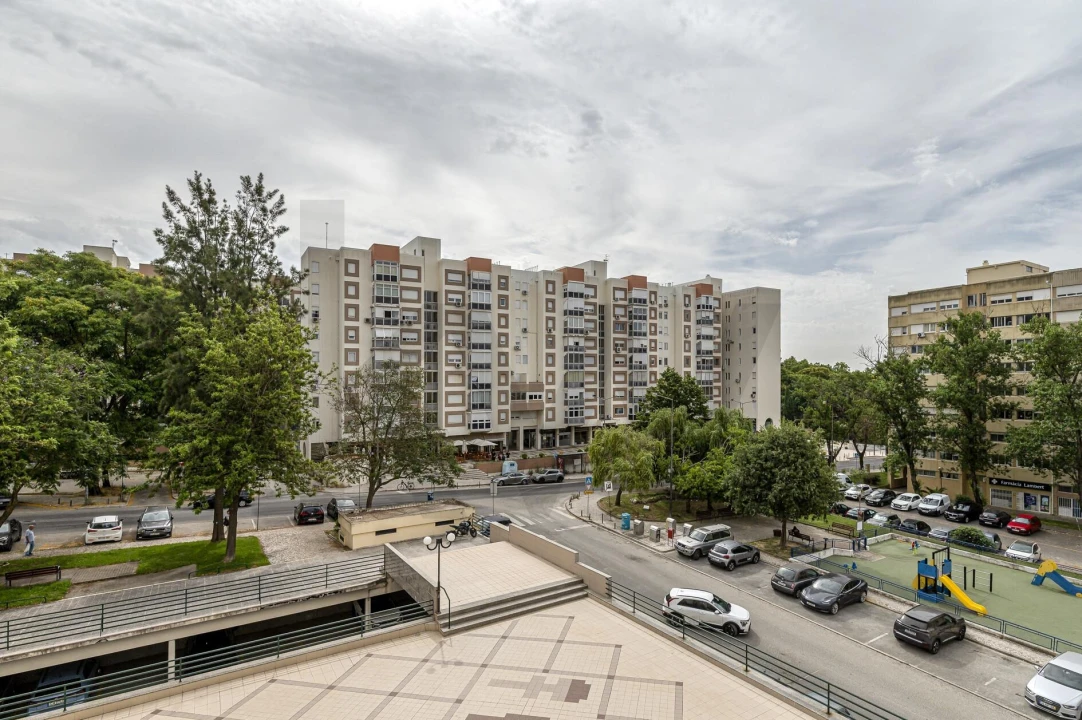 Apartamento T2 para Arrendamento em Lumiar Foto 5