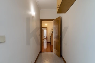 Apartamento T2 para Arrendamento em Lumiar