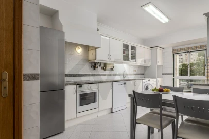 Apartamento T2 para Arrendamento em Lumiar