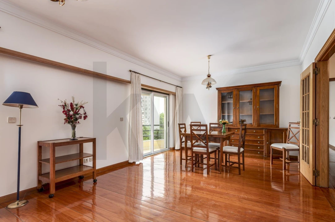 Apartamento T2 para Arrendamento em Lumiar Foto 1