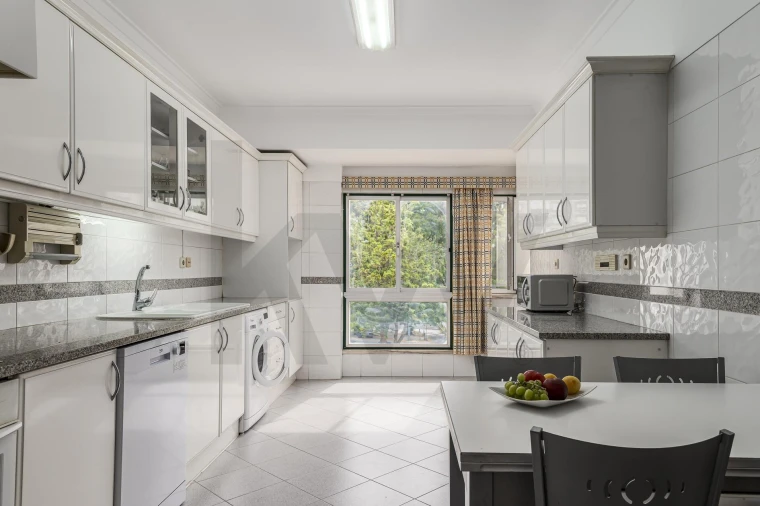 Apartamento T2 para Arrendamento em Lumiar Foto 9