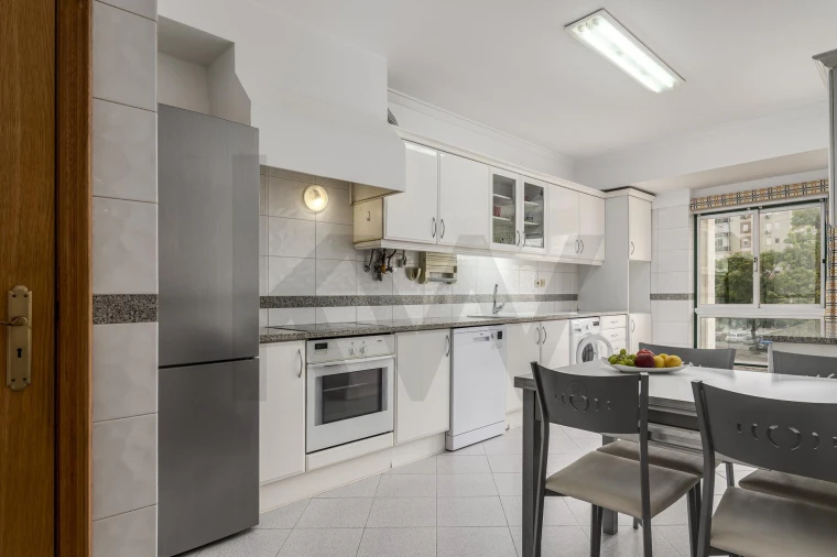 Apartamento T2 para Arrendamento em Lumiar Foto 8