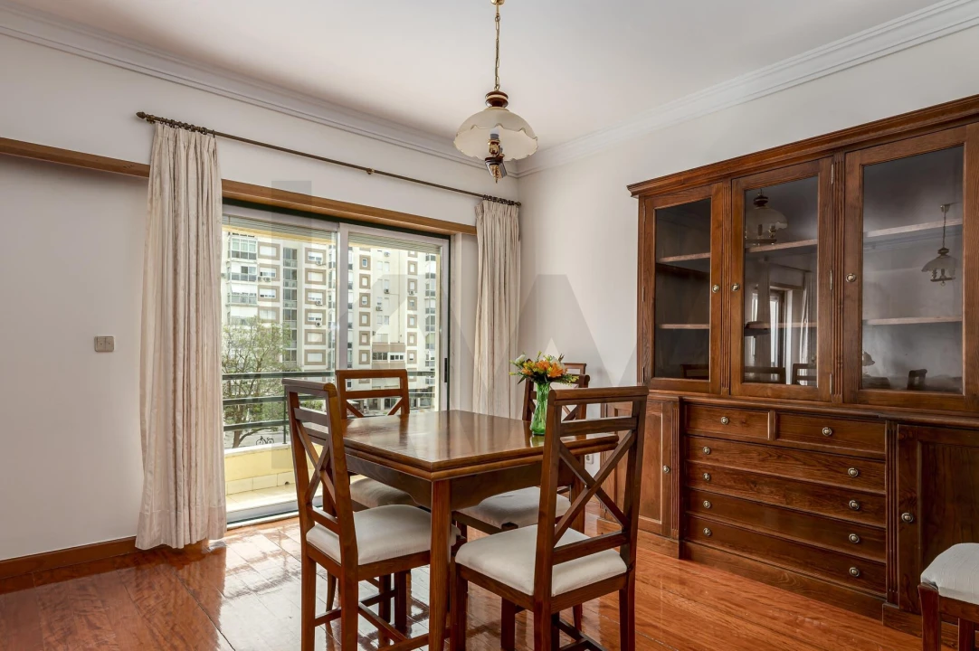 Apartamento T2 para Arrendamento em Lumiar Foto 3