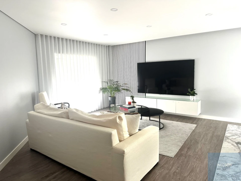 Apartamento T4 para Venda em Venteira Foto 3